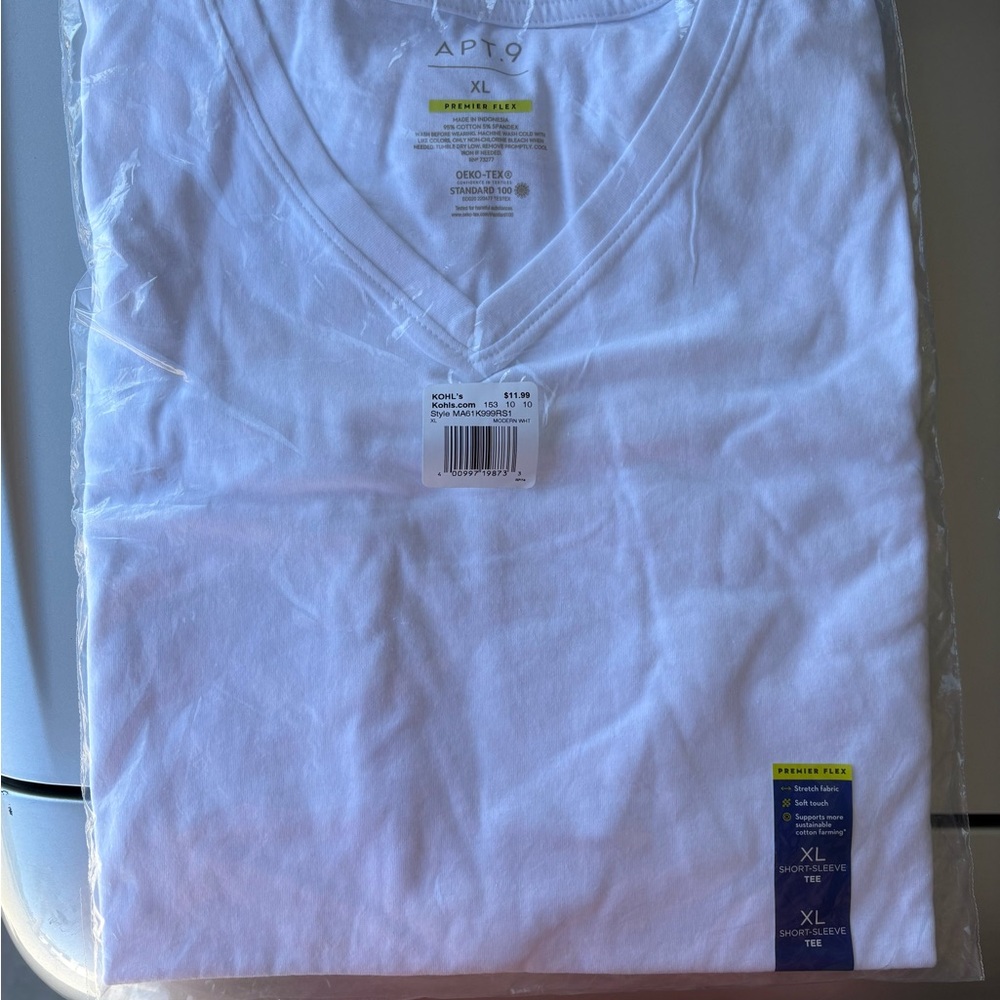 Apt. 9 Classic White V-Neck Tee XL